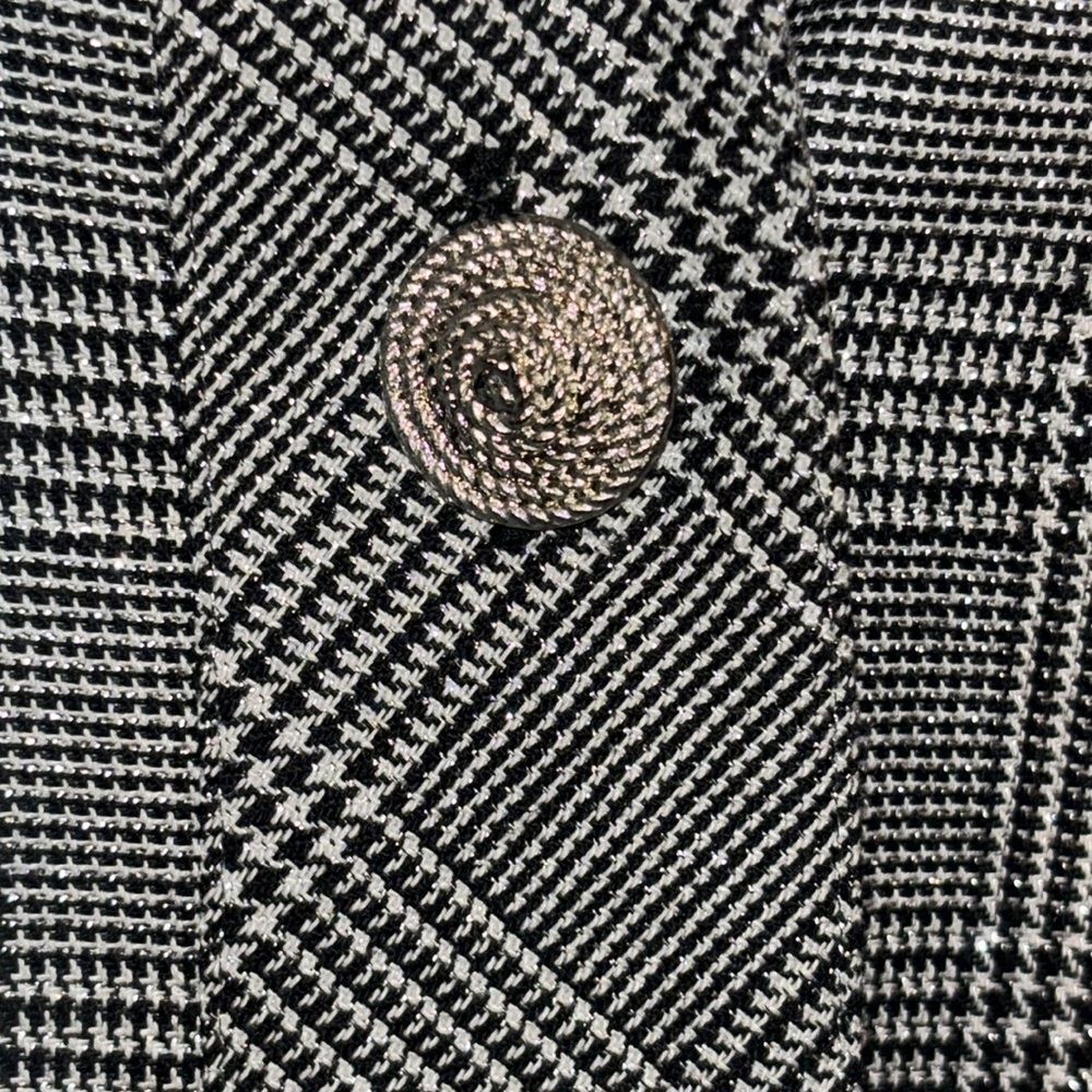 Sparkle and shine in this vintage coat from David Warren New York. Size 8. - Picture 9 of 15
